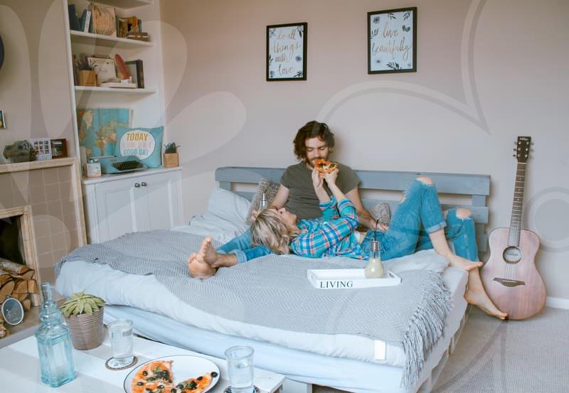 결혼 후에도 로맨틱함을 잃지 않는 커플의 비결